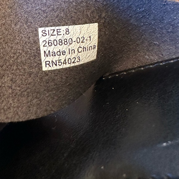 Banana Republic Factory Leather Cross Over Slides - Picture 5 of 5